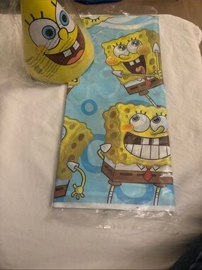 SpongeBob Party Tablecover and Hat Set - Yellow & Blue